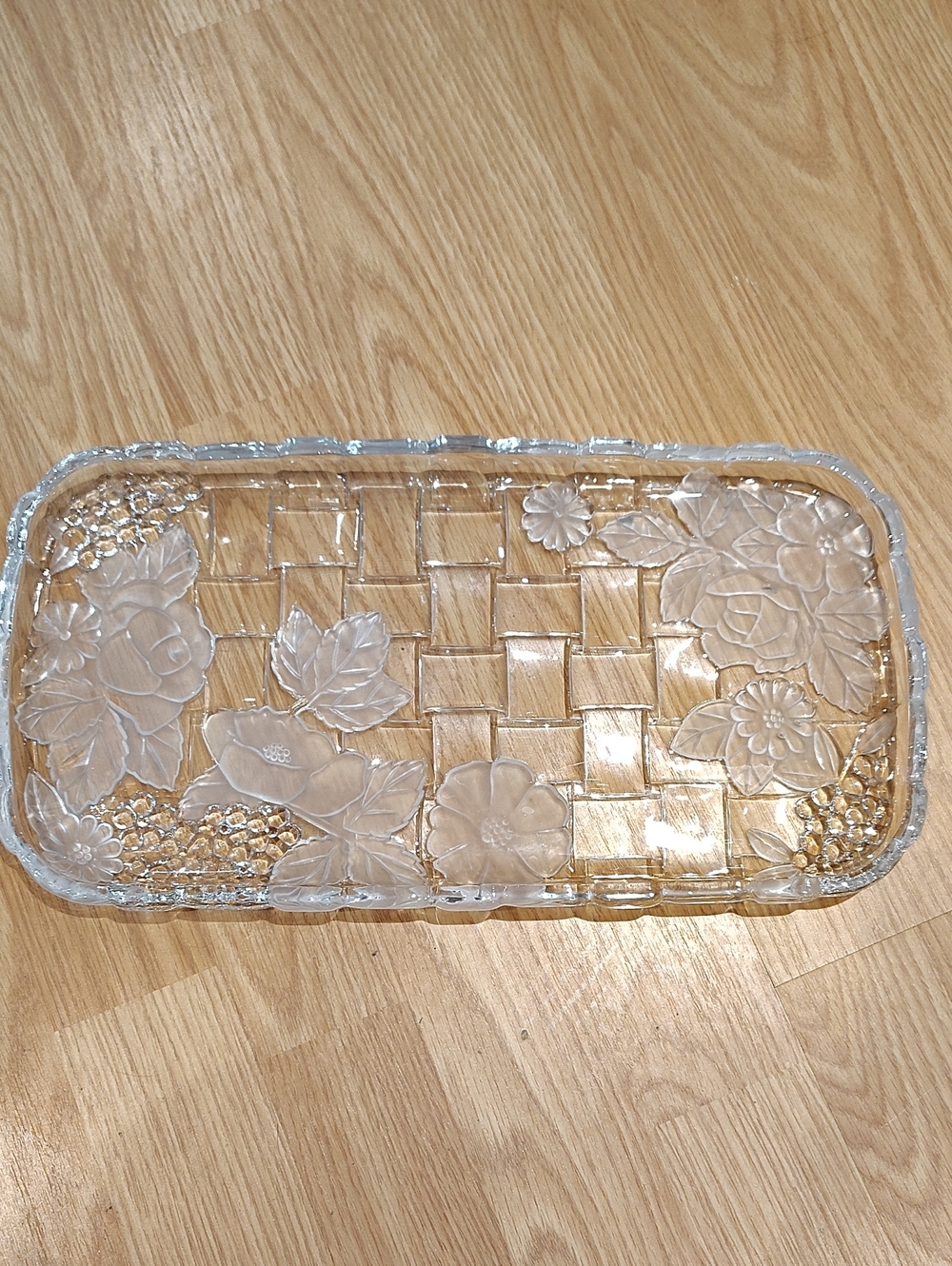 NAPOLI Snow Flower Etched Glass Serving Plate